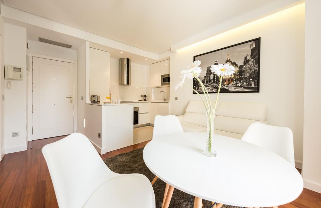 Santa Ana Plaza Apartment Madrid Luaran gambar