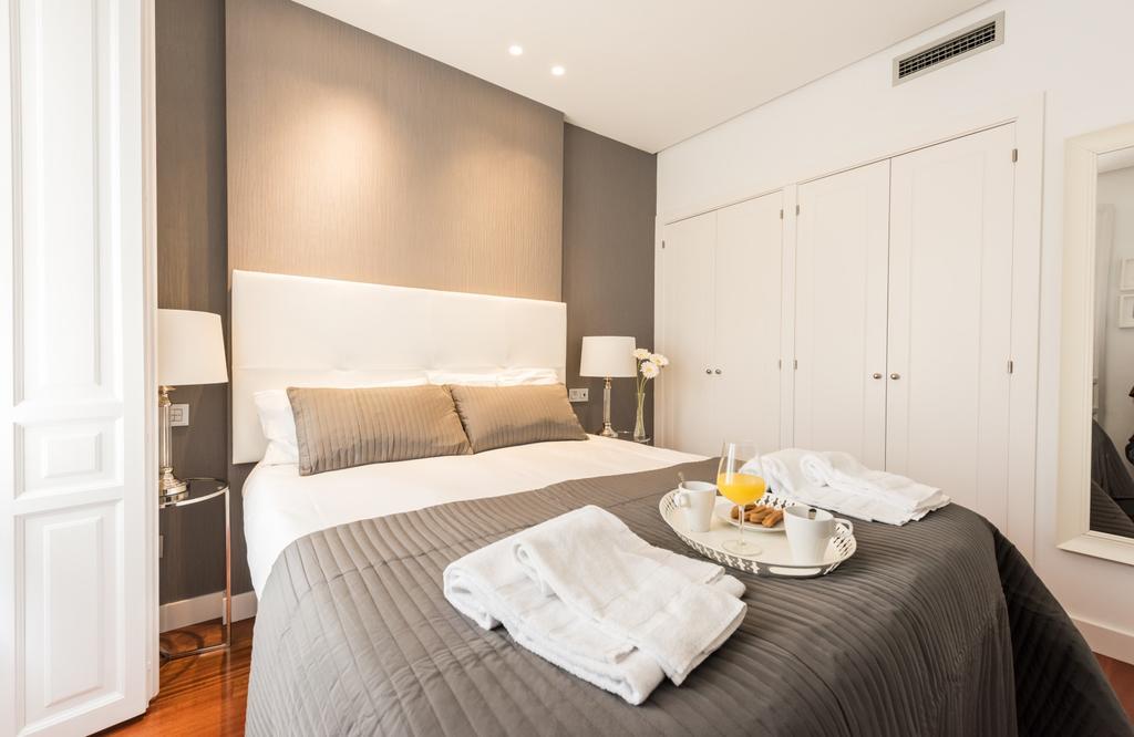 Santa Ana Plaza Apartment Madrid Luaran gambar