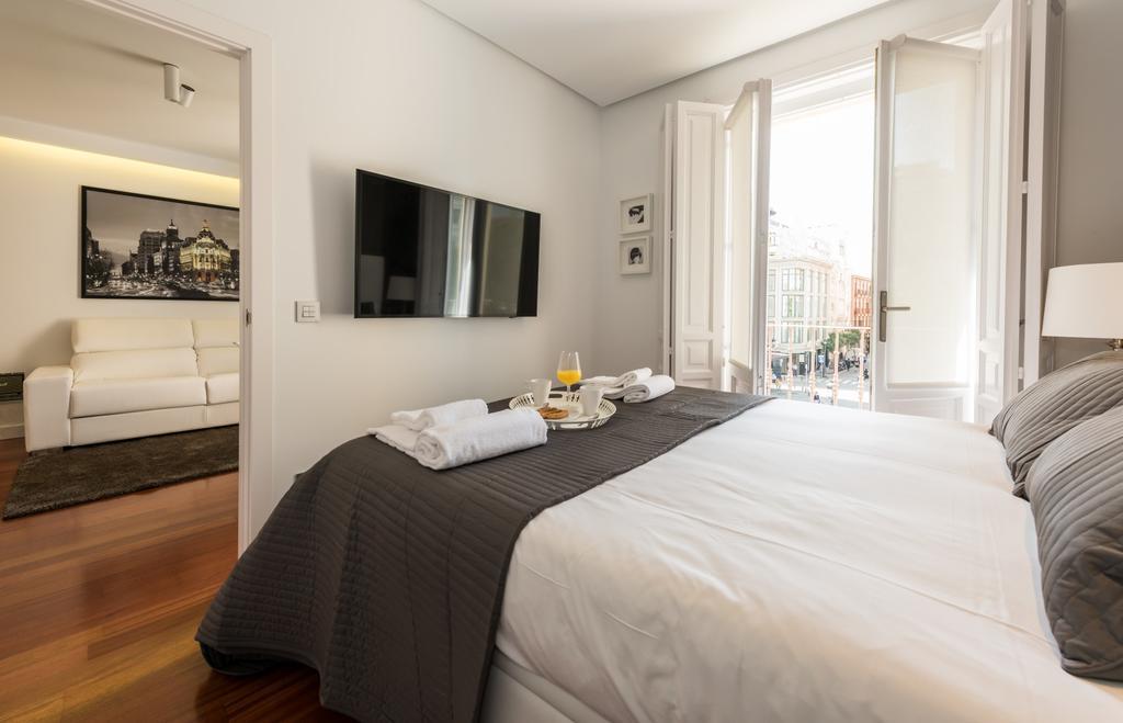 Santa Ana Plaza Apartment Madrid Luaran gambar