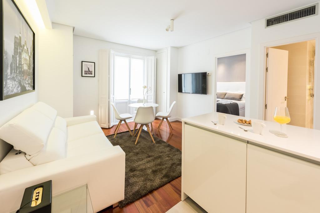 Santa Ana Plaza Apartment Madrid Luaran gambar