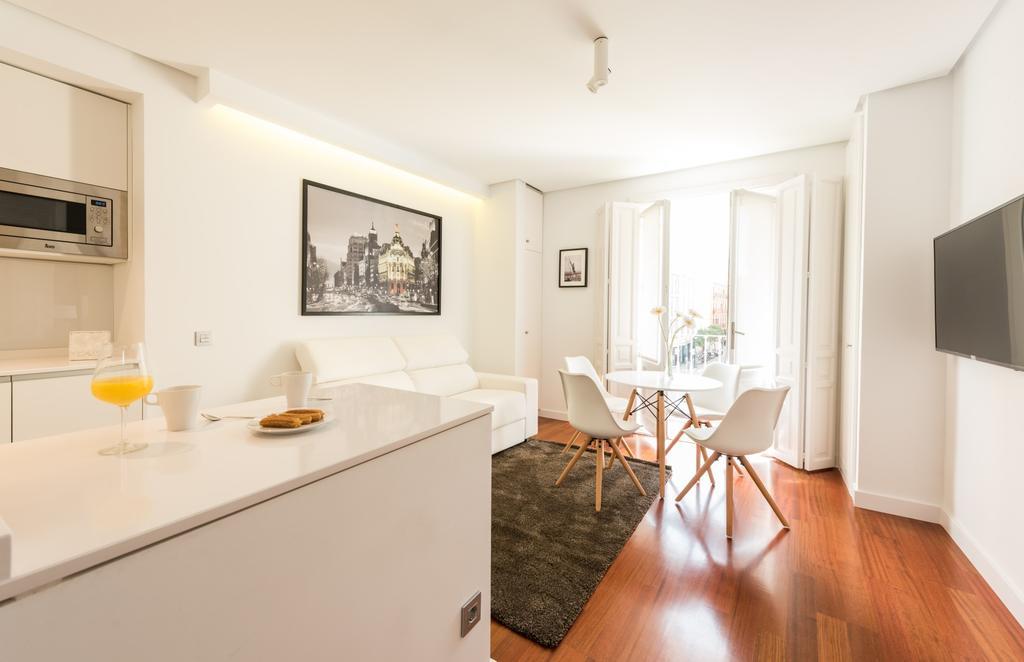 Santa Ana Plaza Apartment Madrid Luaran gambar