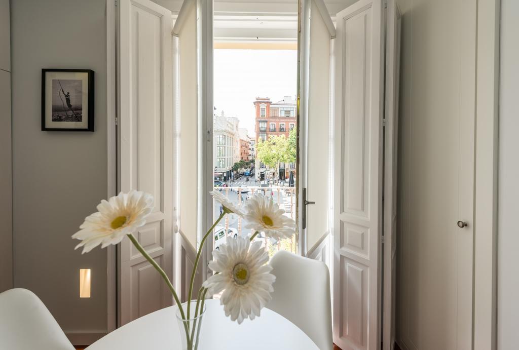 Santa Ana Plaza Apartment Madrid Luaran gambar
