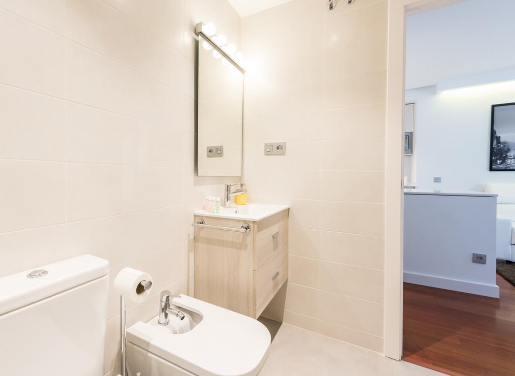 Santa Ana Plaza Apartment Madrid Luaran gambar